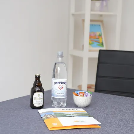 Individual Apartments - Zentrale, Ruhige Wohnung In Innenstadt - Kueche, Parkplatz, Terrasse, Smarttv, Netflix Bitburg Exterior photo