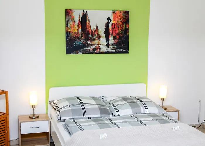 Individual Apartments - Zentrale, Ruhige Wohnung In Innenstadt - Kueche, Parkplatz, Terrasse, Smarttv, Netflix