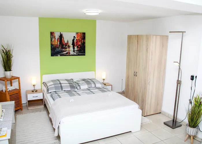 Individual Apartments - Zentrale, Ruhige Wohnung In Innenstadt - Kueche, Parkplatz, Terrasse, Smarttv, Netflix
