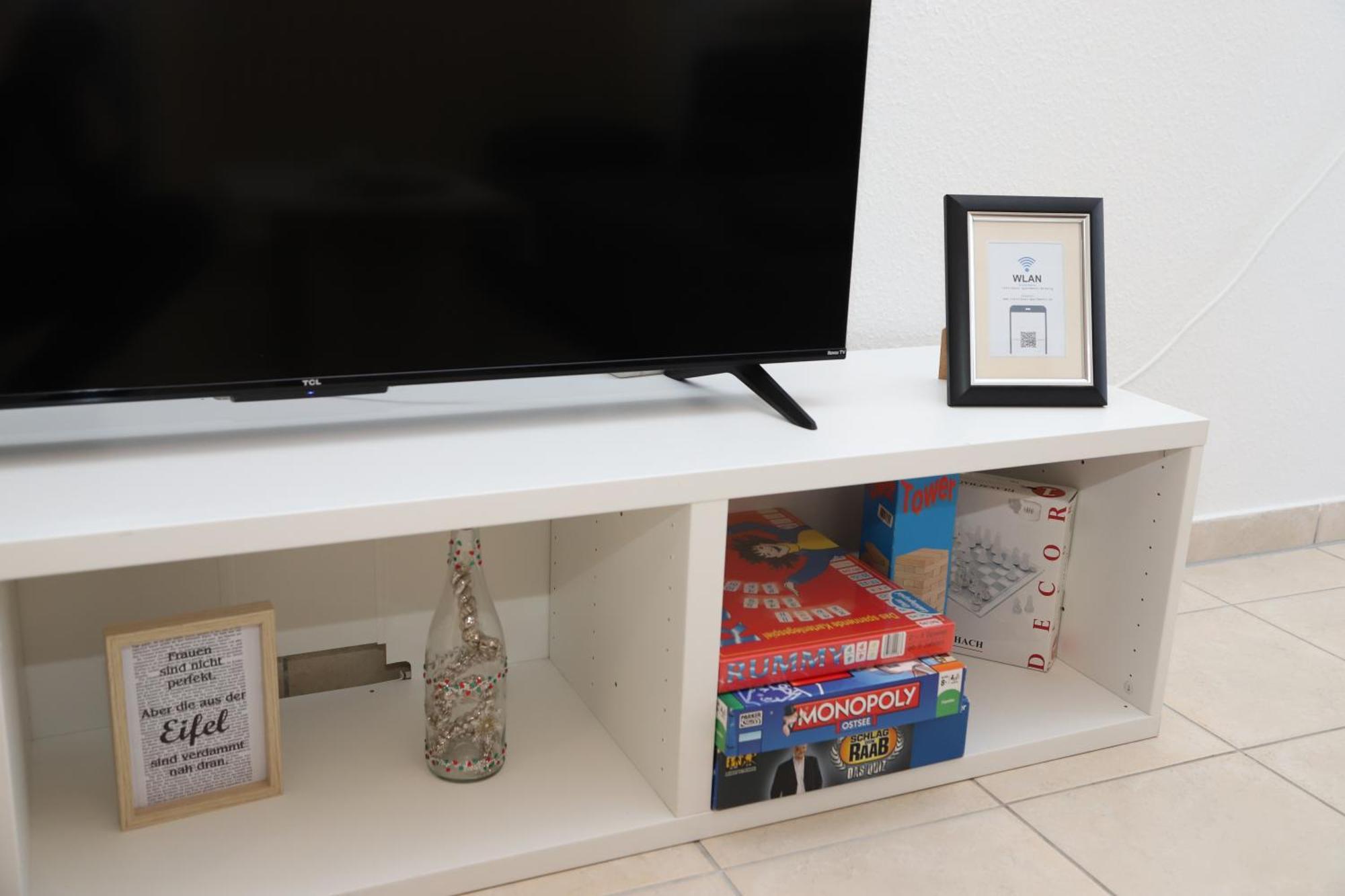 Individual - Zentrale, Ruhige In Innenstadt - Kueche, Parkplatz, Terrasse, Smarttv, Netflix Apartment *