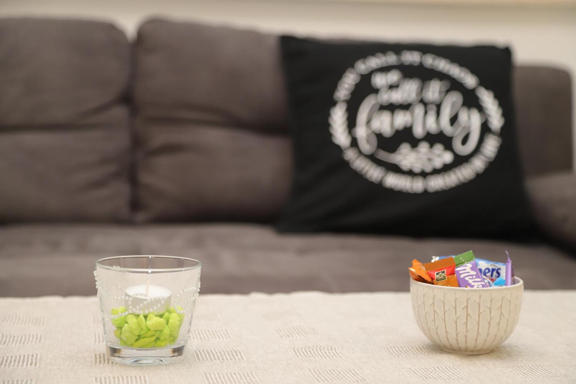 Individual - Zentrale, Ruhige In Innenstadt - Kueche, Parkplatz, Terrasse, Smarttv, Netflix Apartment