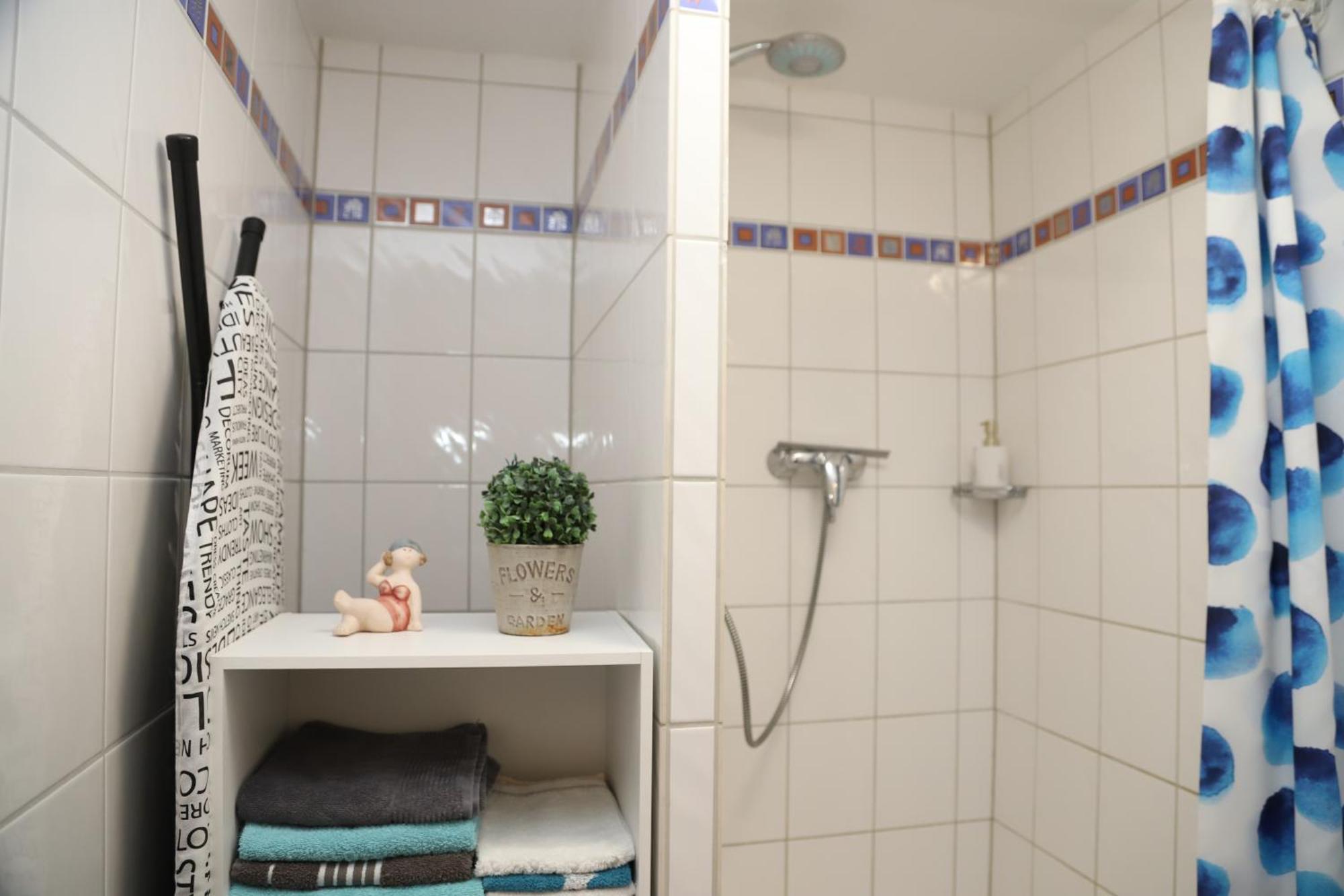 Lejlighed Individual - Zentrale, Ruhige In Innenstadt - Kueche, Parkplatz, Terrasse, Smarttv, Netflix