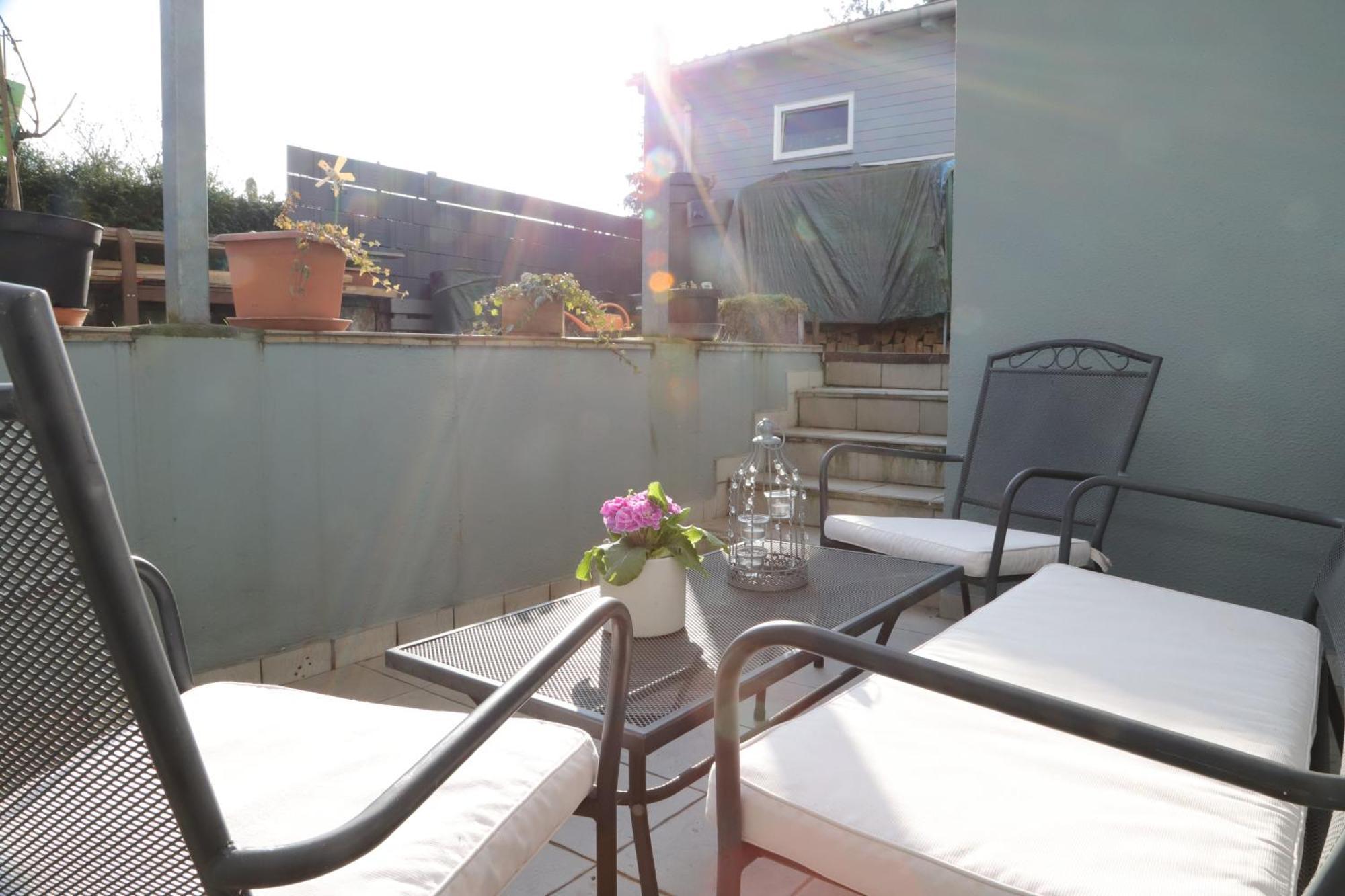 Apartment Individual - Zentrale, Ruhige In Innenstadt - Kueche, Parkplatz, Terrasse, Smarttv, Netflix *