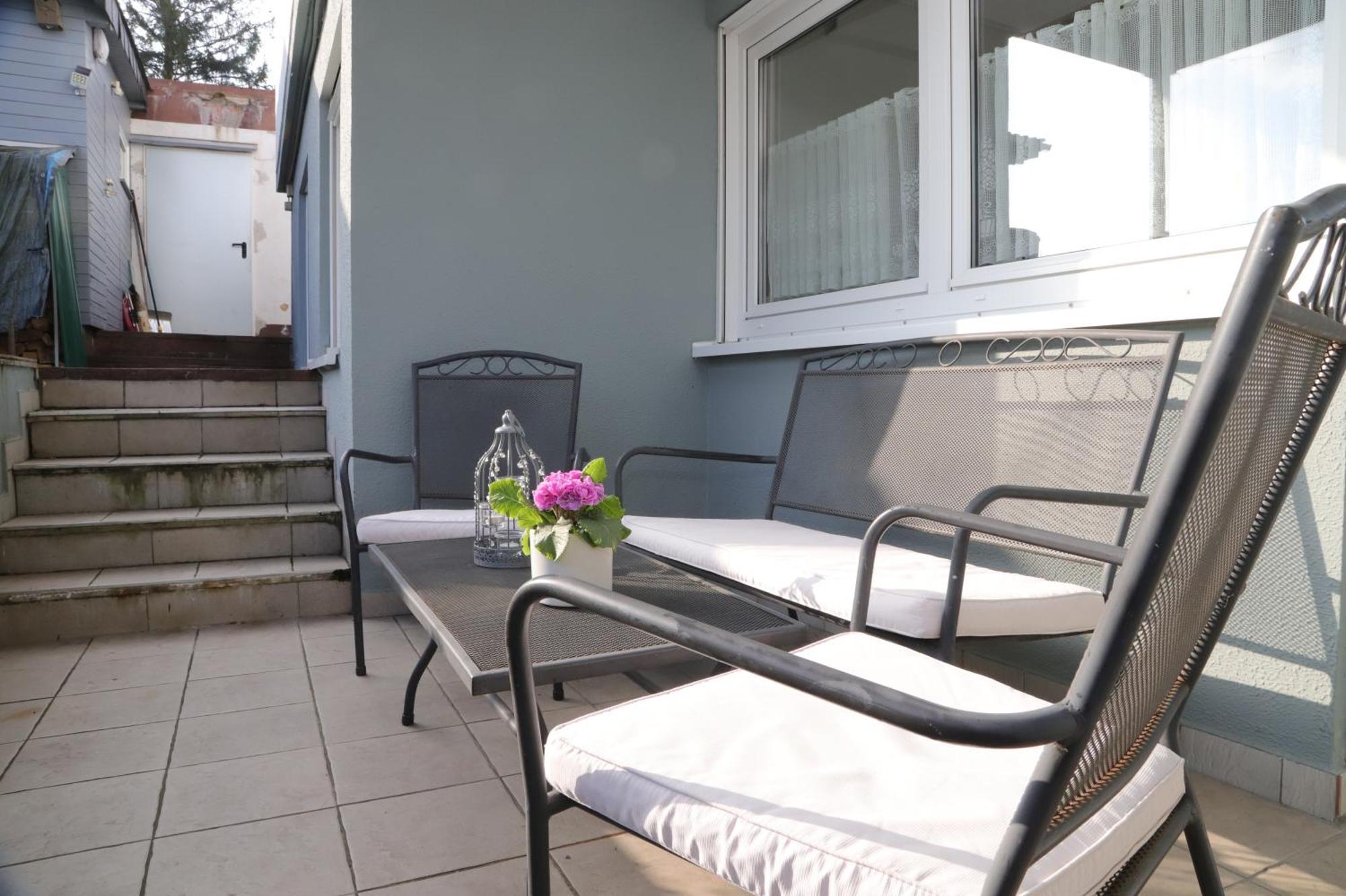 Individual - Zentrale, Ruhige In Innenstadt - Kueche, Parkplatz, Terrasse, Smarttv, Netflix Apartment Bitburg