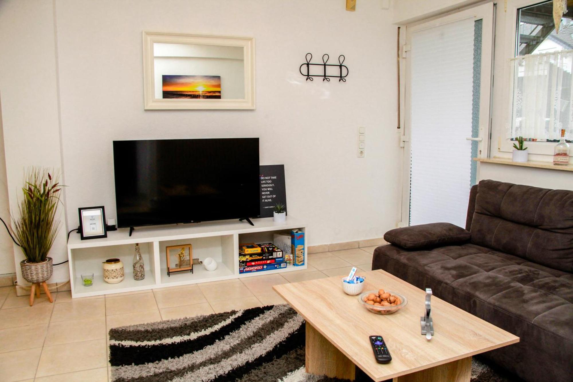 Apartment Individual - Zentrale, Ruhige In Innenstadt - Kueche, Parkplatz, Terrasse, Smarttv, Netflix