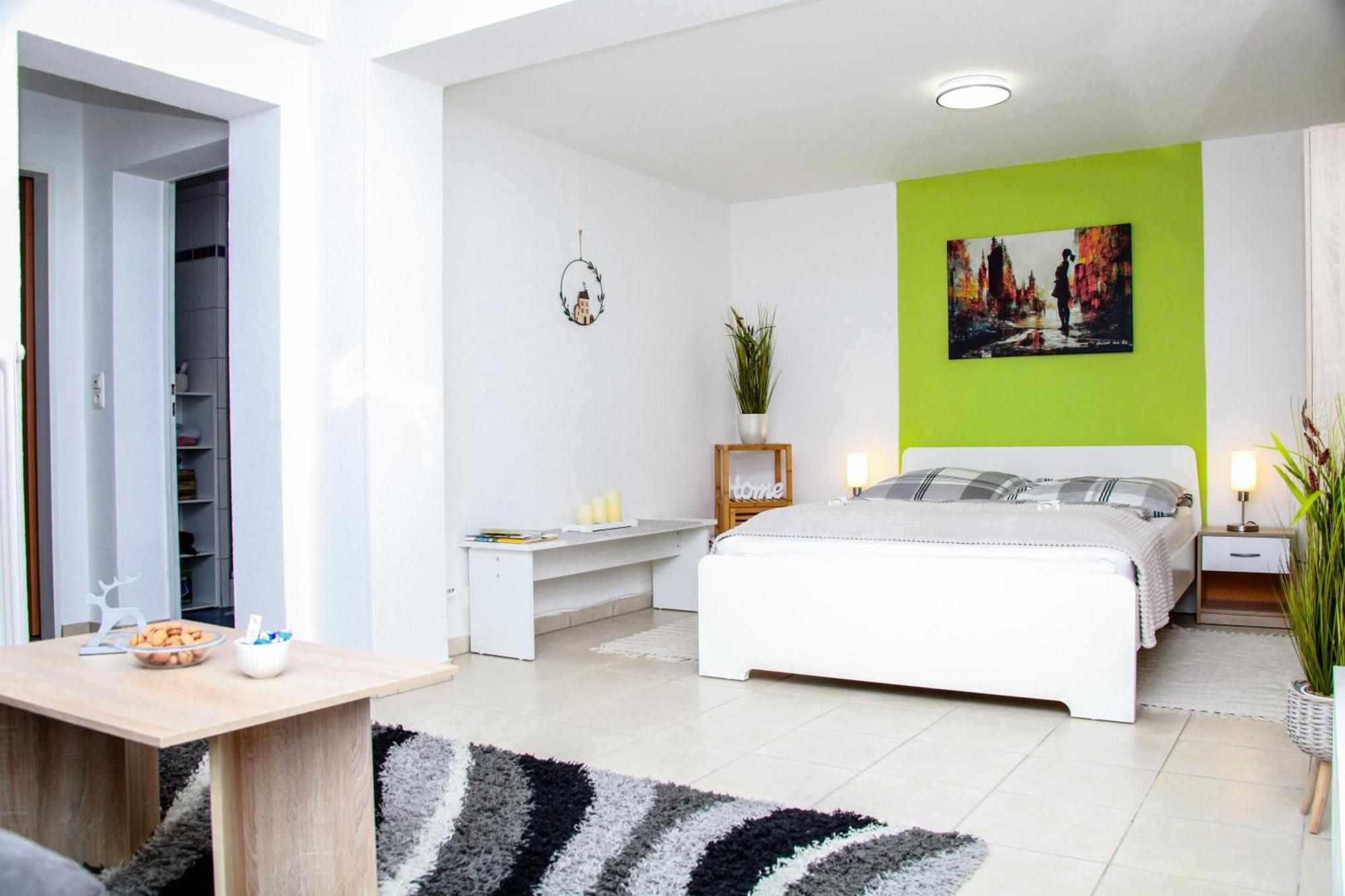 Individual - Zentrale, Ruhige In Innenstadt - Kueche, Parkplatz, Terrasse, Smarttv, Netflix *