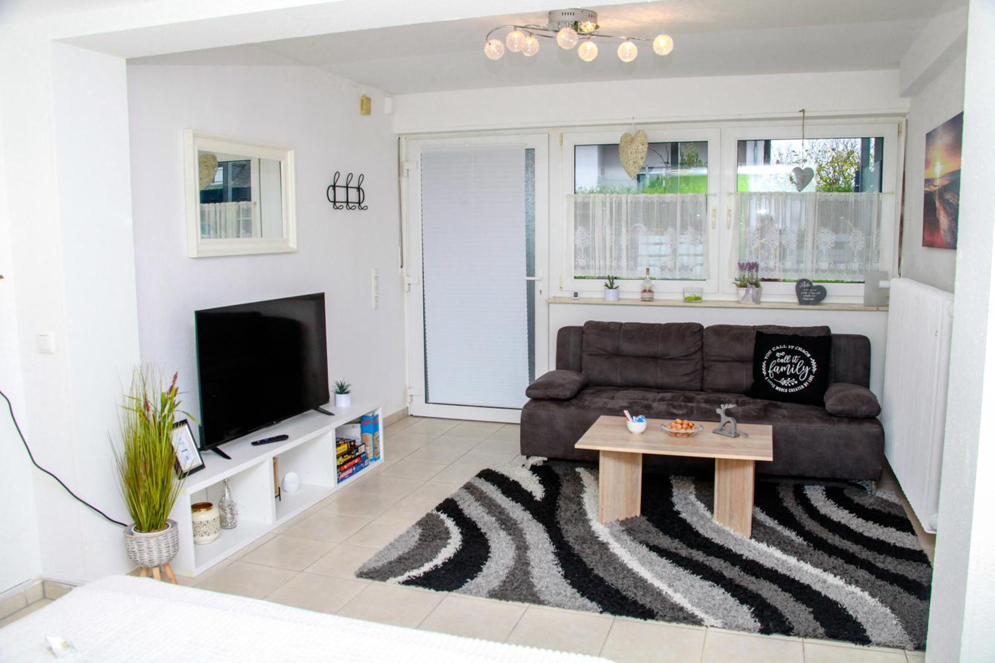 Individual - Zentrale, Ruhige In Innenstadt - Kueche, Parkplatz, Terrasse, Smarttv, Netflix * Bitburg