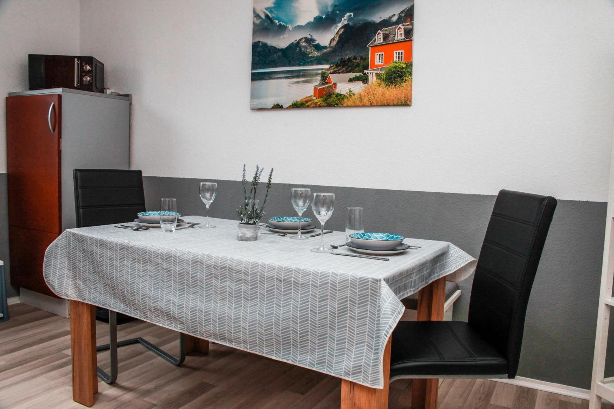 Individual - Zentrale, Ruhige In Innenstadt - Kueche, Parkplatz, Terrasse, Smarttv, Netflix *